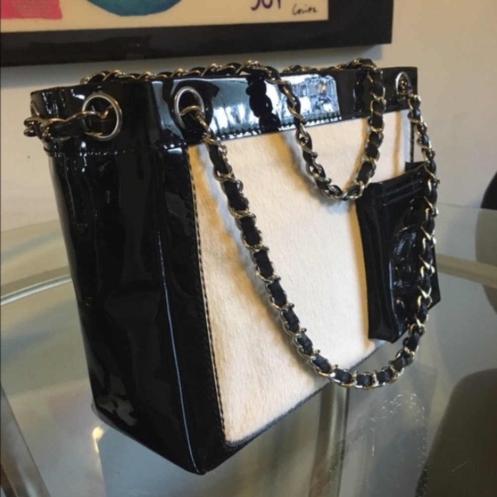 💗SOLD💗Chanel Limited Edition Runway Bag - Picture 2 of 7